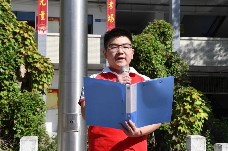 7优秀学生代表王梓同学发言.jpg
