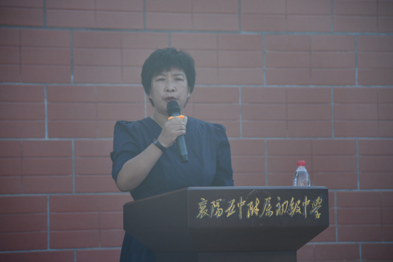 8党总支委员、副校张雪晴做军训动员讲话.jpg