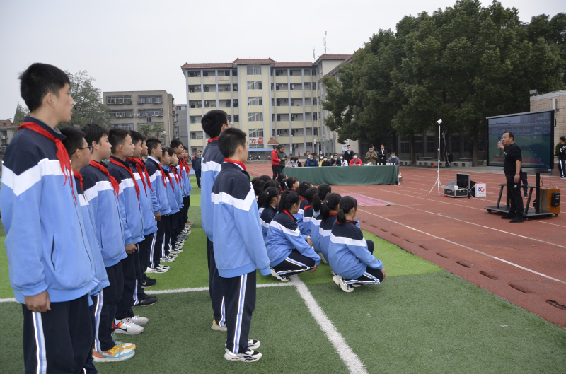 使用智能设备展示学习内容.jpg